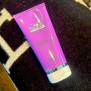 SOLD OUT! Miracle 7 Keratin Deep Conditioner. NEW!